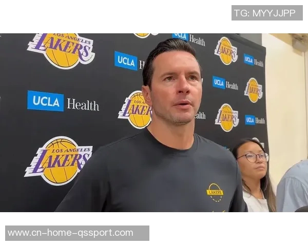 雷迪克透露艾顿与东契奇合练情况詹姆斯仍未能与球队合练 雷迪克透露艾顿与东契奇合练情况詹姆斯仍未能与球队合练