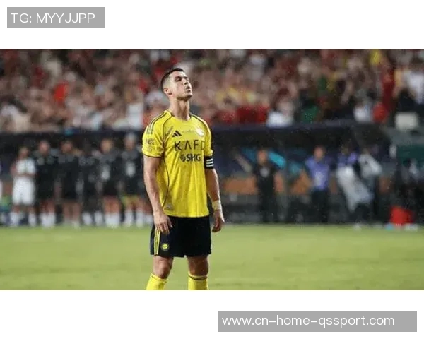 C罗个人净资产突破14亿美元成为全球足坛首位亿万富翁 C罗个人净资产突破14亿美元成为全球足坛首位亿万富翁