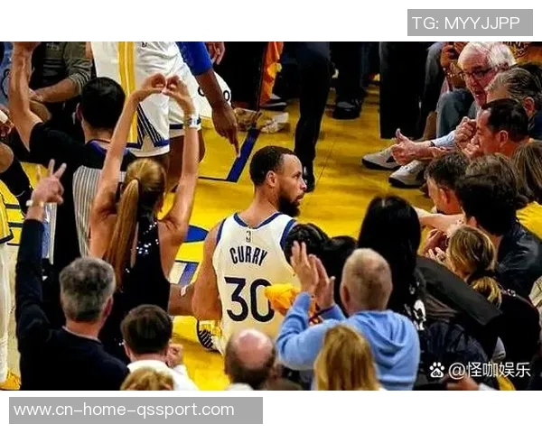 库里盛赞巴特勒训练赛表现出色攻防两端展现统治力 库里盛赞巴特勒训练赛表现出色攻防两端展现统治力