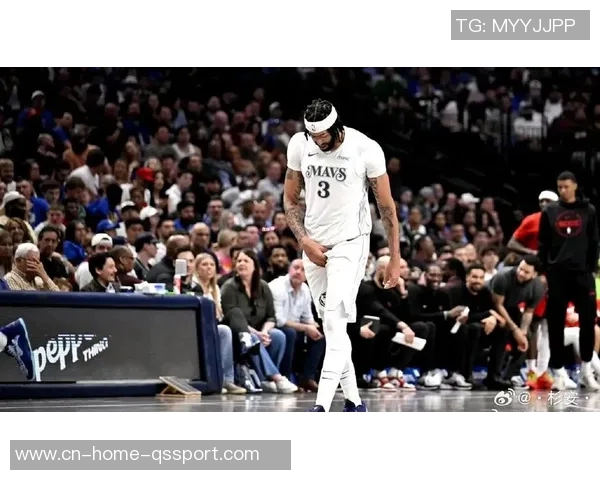 浓眉称赞文班投篮能力认为防守者只能祈祷他失手