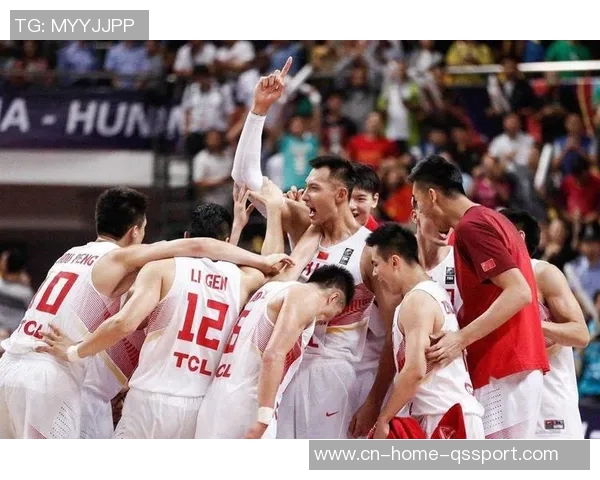 乔治与前AAU队友魔术理查德森合影引发球迷热议